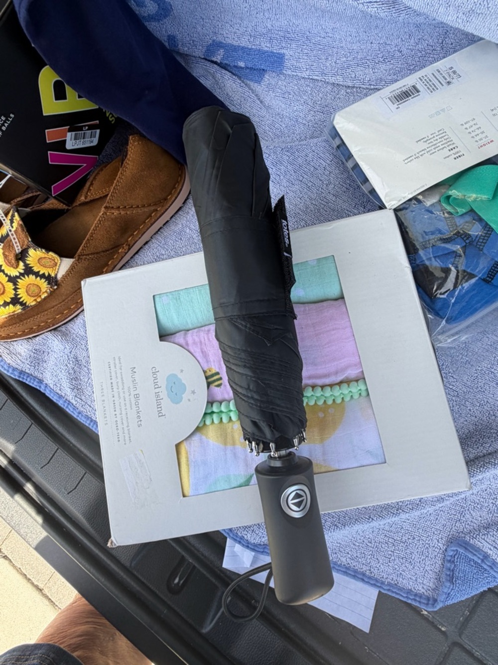 Compact Black Folding Umbrella - Auto Open tote brand